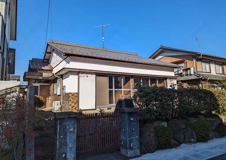 大洞柏台５丁目貸家の外観