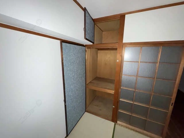 南西和室収納