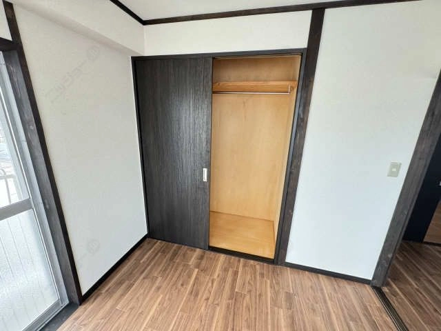 南東洋室収納