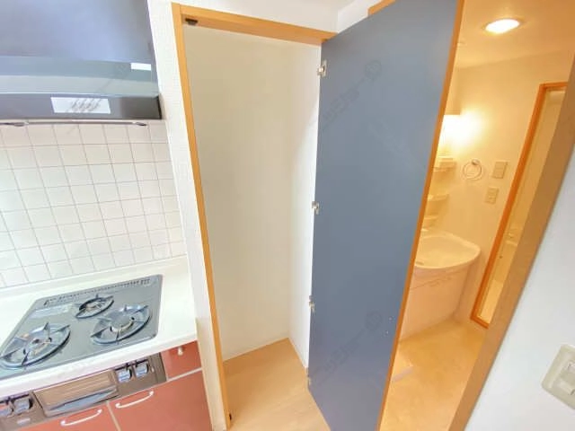 キッチン横収納