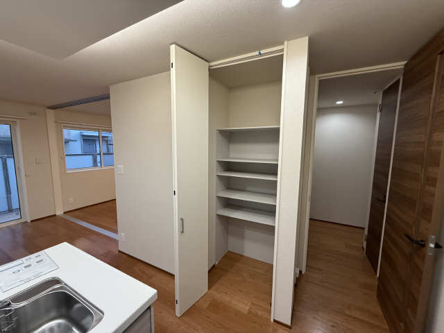 キッチン横収納