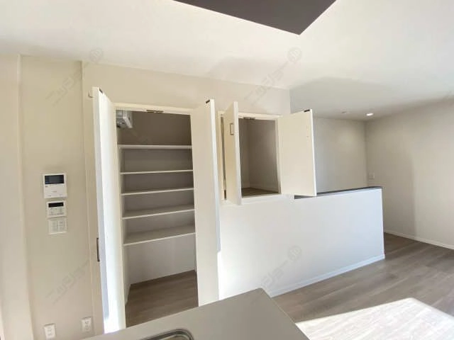 キッチン横収納