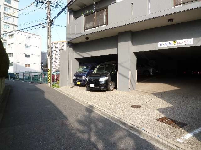 駐車場入口道路