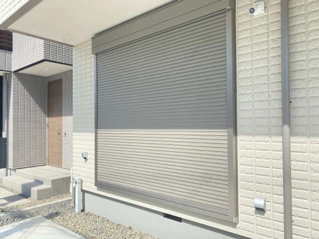 シャッター式雨戸