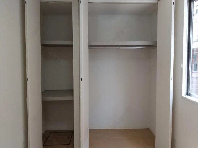 洋間収納