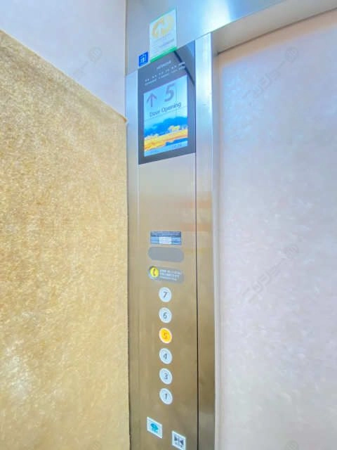 エレベーター内