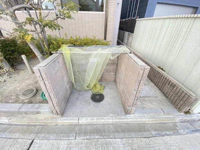 敷地内ゴミ置き場