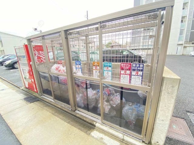 敷地内ゴミ置場