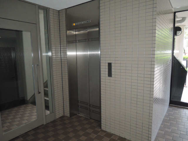 ウエストスターエレベーター