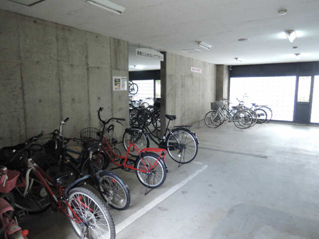 ウエストスター駐輪場