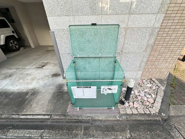 敷地内ゴミ置き場