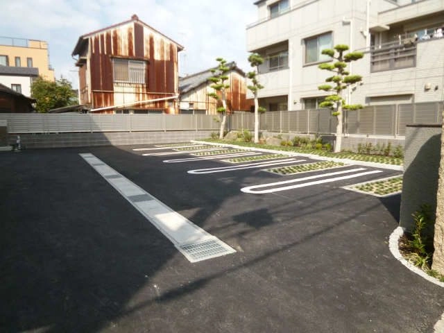 北側駐車場（屋根無）