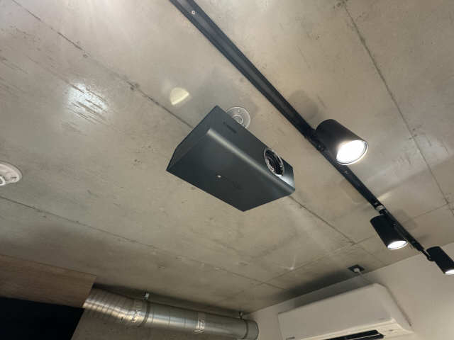 プロジェクター