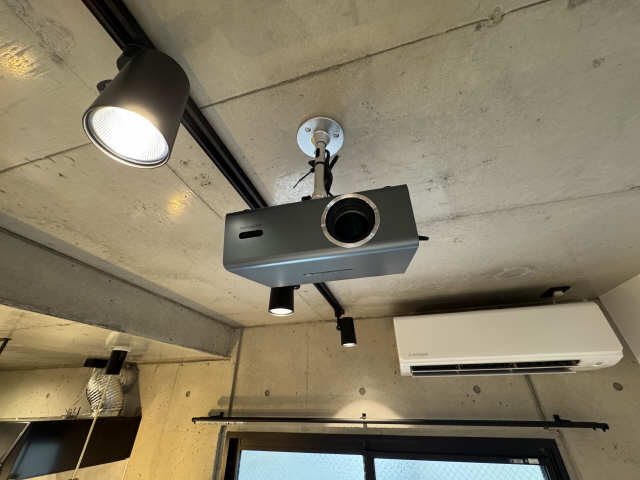 プロジェクター