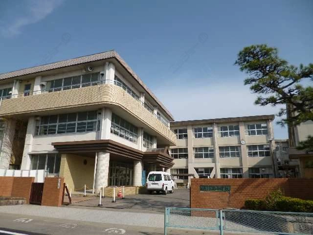 鶉小学校