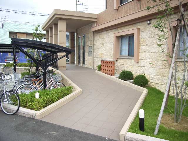 自転車置場アプローチ