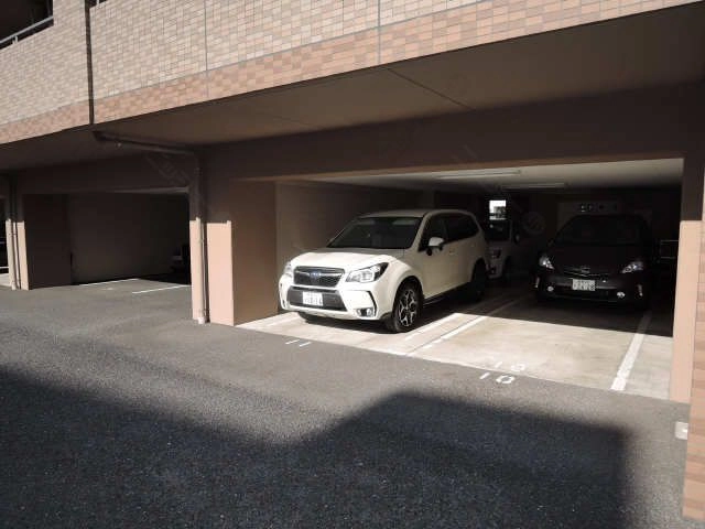 屋根付き駐車場