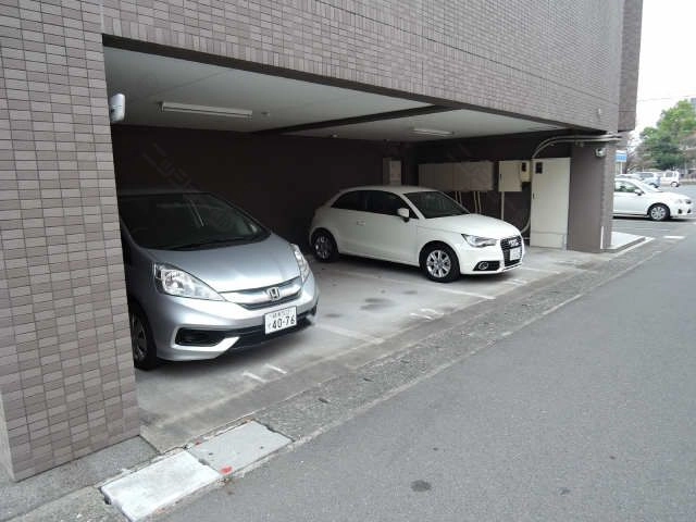 屋根付駐車場