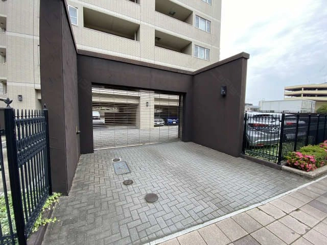 電動シャッター駐車場