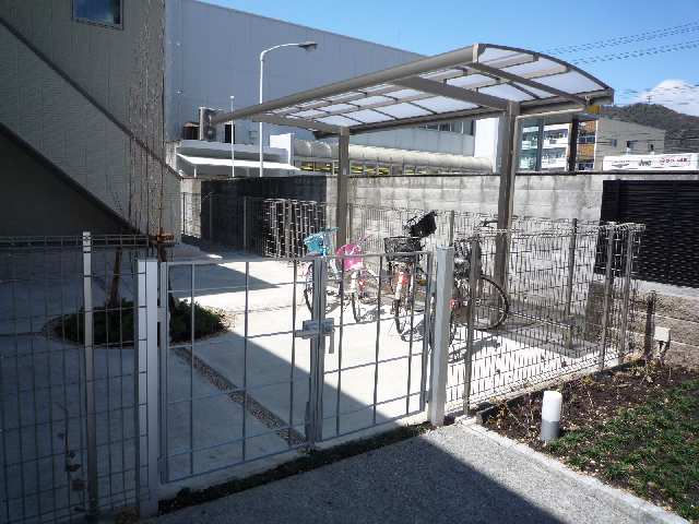 門扉自転車置き場