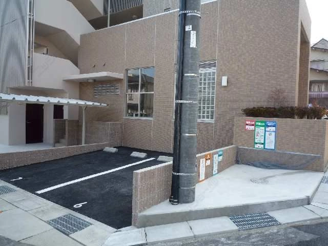 駐車場&ゴミ捨て場