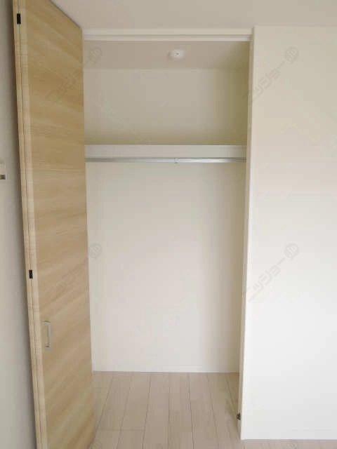 リビング側洋室収納