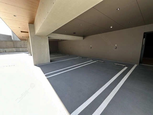 屋根付き駐車場