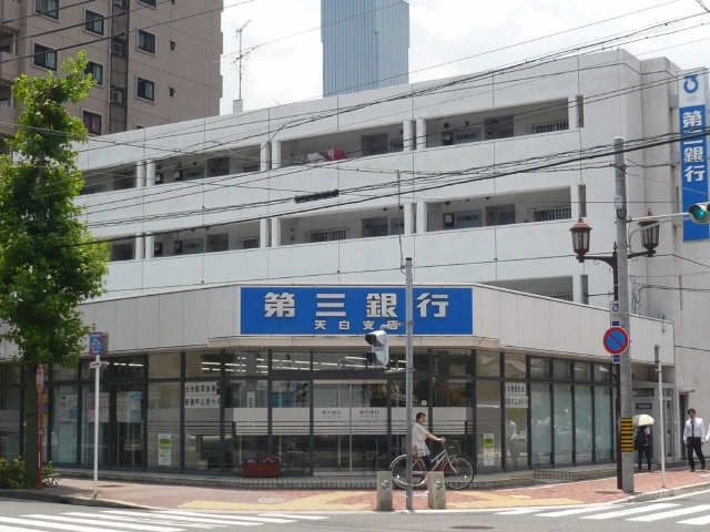 銀行徒歩10分