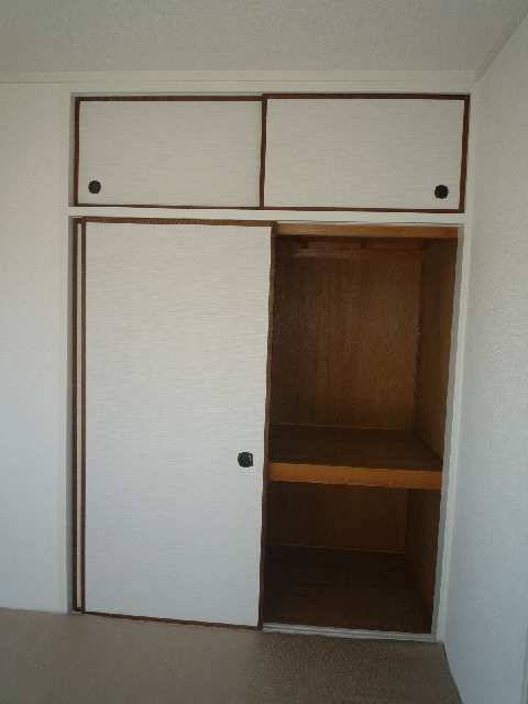 南側和室の押入れ