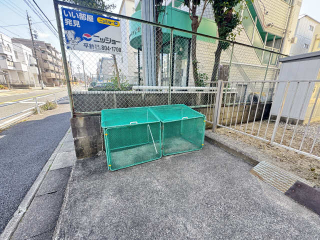 敷地内ゴミ置き場