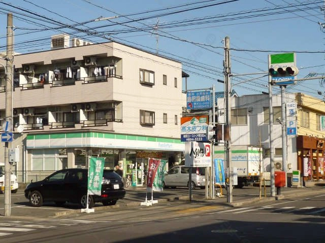 ﾌｧﾐﾘｰﾏｰﾄ徒歩3分