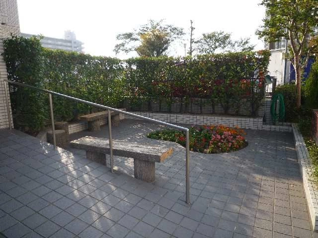 ｴﾝﾄﾗﾝｽ横ベンチ