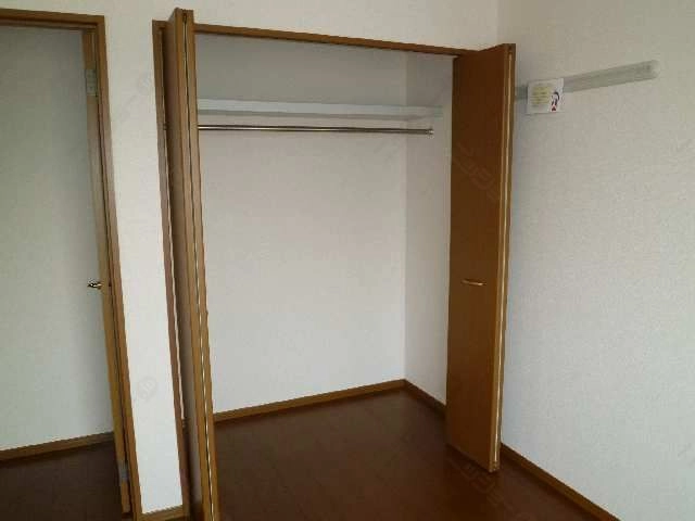 北西洋間収納