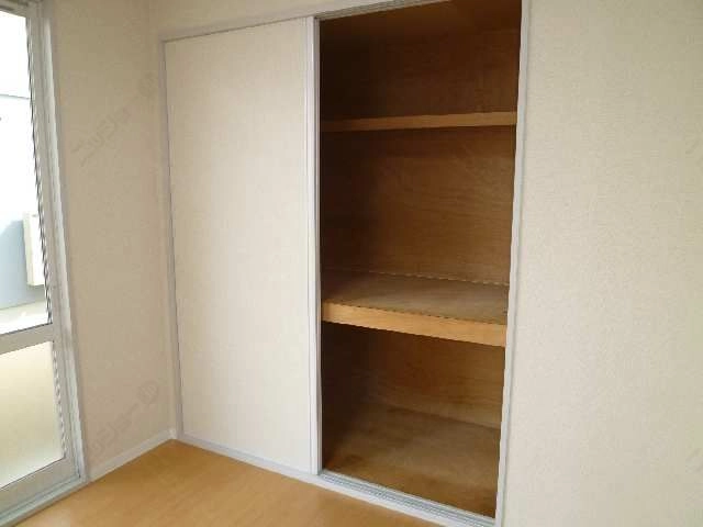 南東洋室収納