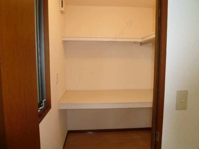 2階北洋間大型収納