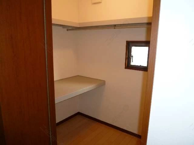 2階南洋間大型収納