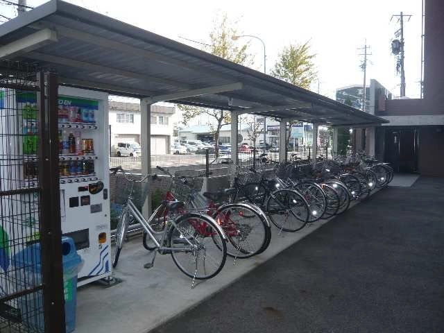 駐輪場（通り沿い）