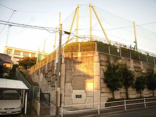 滝川小学校歩6分