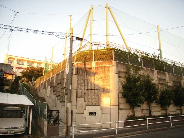 滝川小学校歩6分