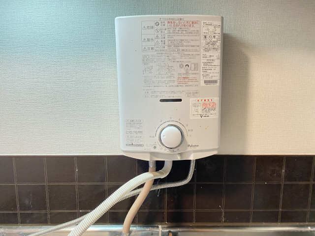 瞬間湯沸�かし器