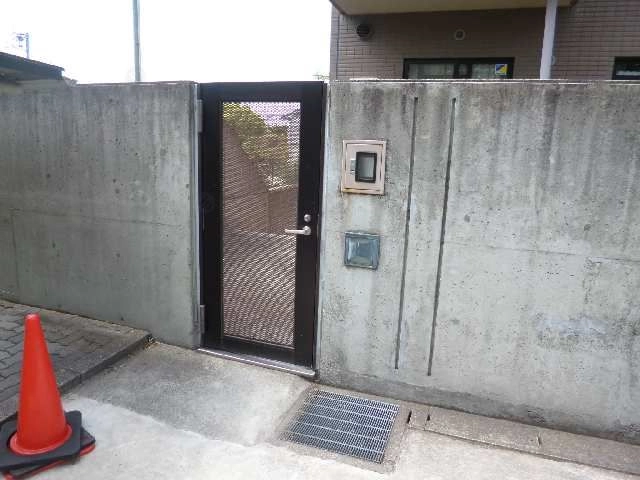 北側エントランス