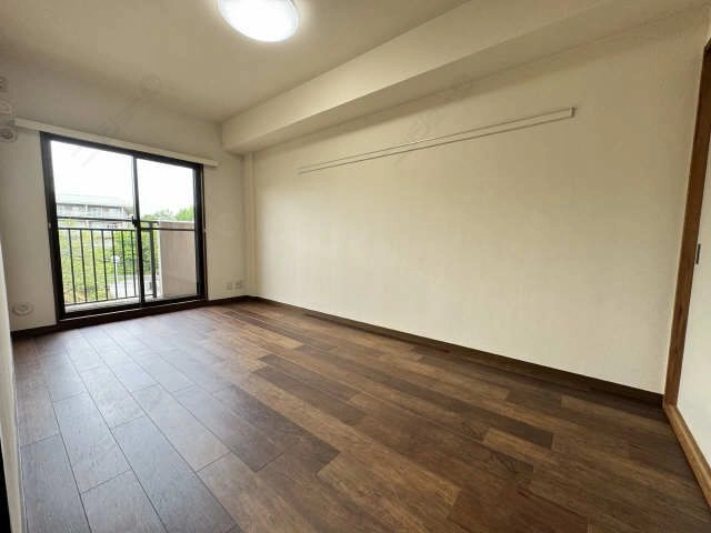 北東側洋室