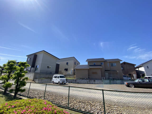 敷地外砂利駐車場