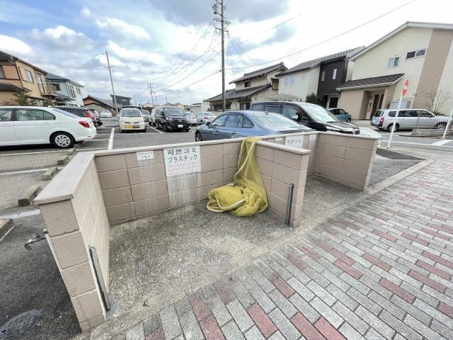 敷地内ゴミ置き場