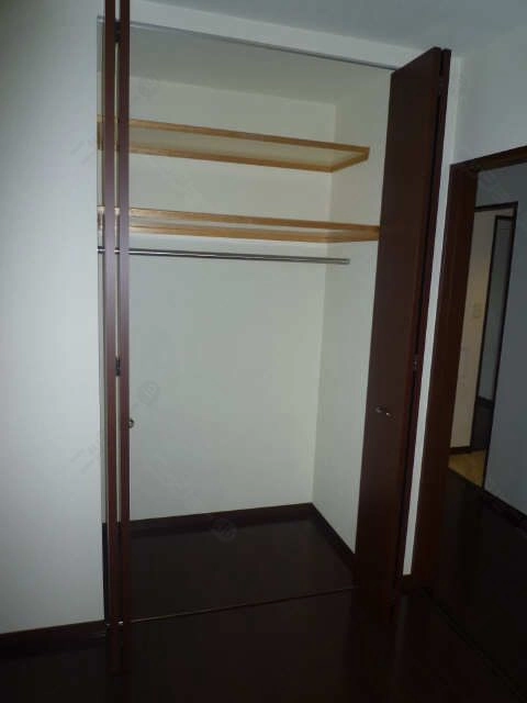 収納（玄関側洋室）