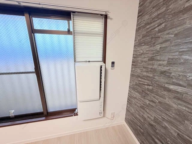 北側洋室ウインドエアコン