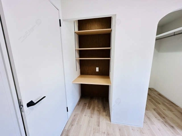 北側洋室ワークスペース