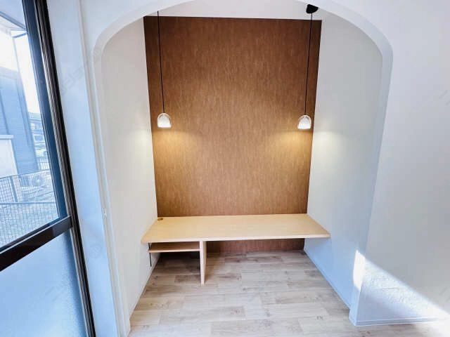 南側洋室ワークスペース