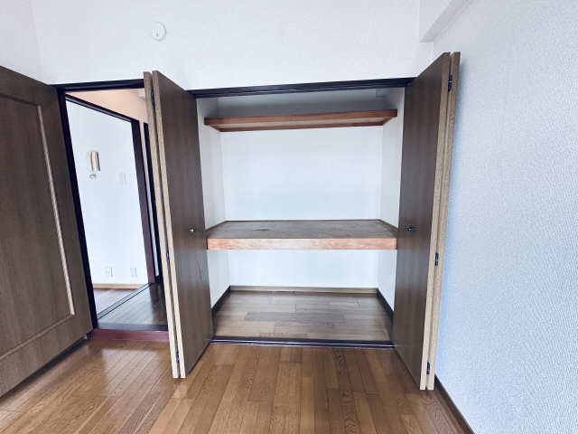 リビング横洋室収納