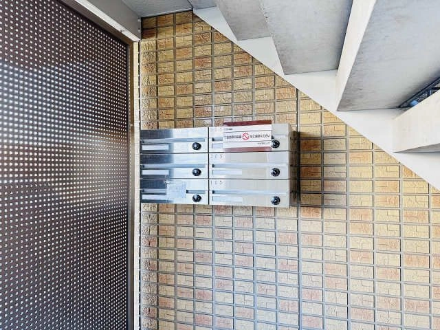 3と5号室集合ポスト